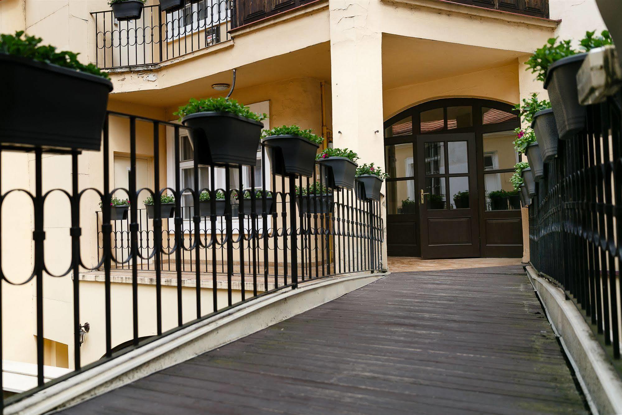 Pension U Lilie Прага Экстерьер фото