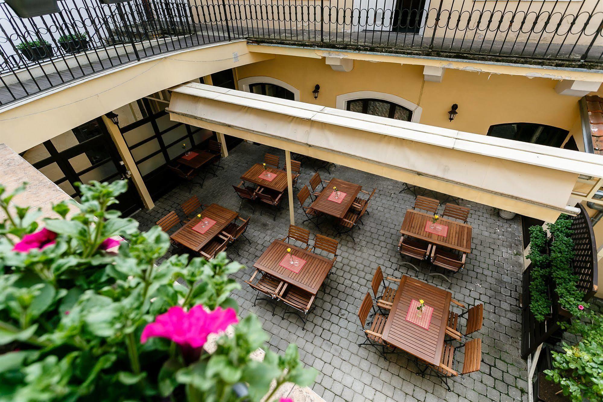 Pension U Lilie Прага Экстерьер фото